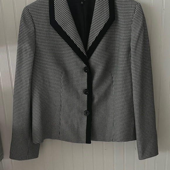 Like new! Jones Wear Black and White Blazer with Notched Lapel sz 18 - Picture 5 of 13